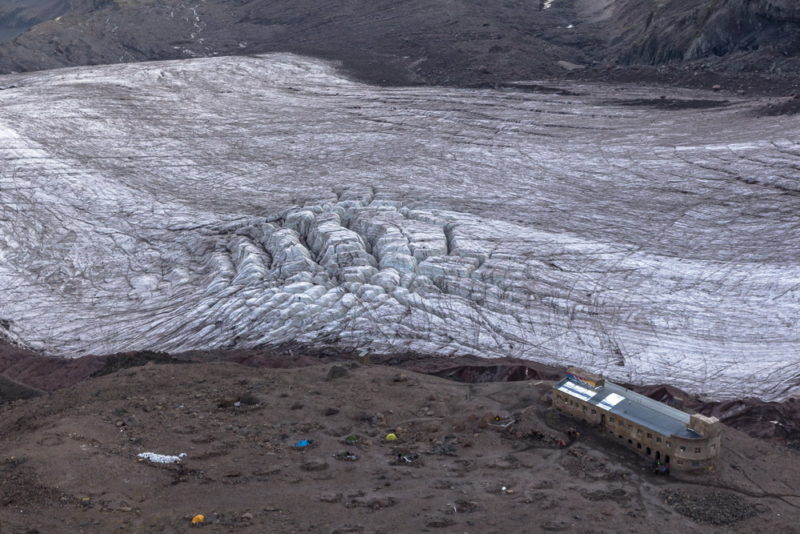 Ледник Гергети и метеостанция