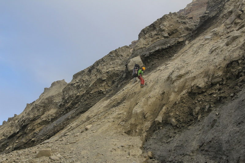 Спуск в ранклюфт ледника Ошанина