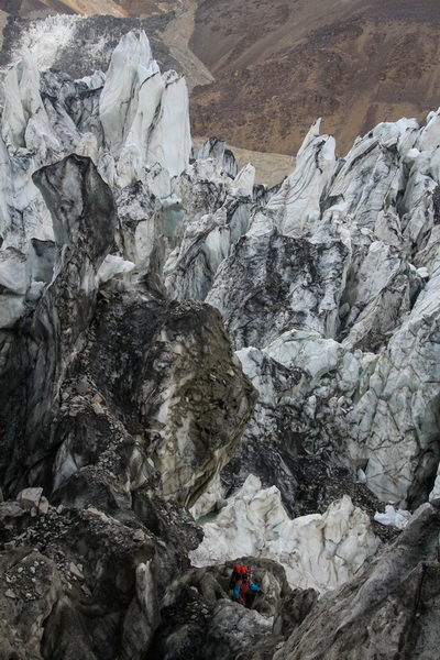 В ледопаде ледника Ошанина